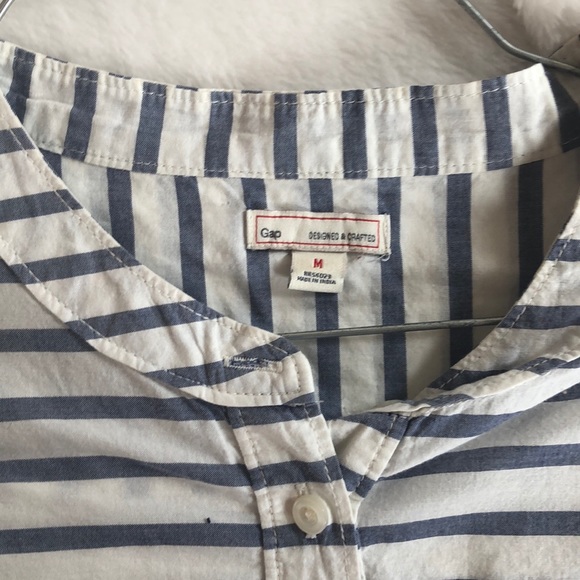 Nearly new Gap 1/4 button tunic - Picture 2 of 3